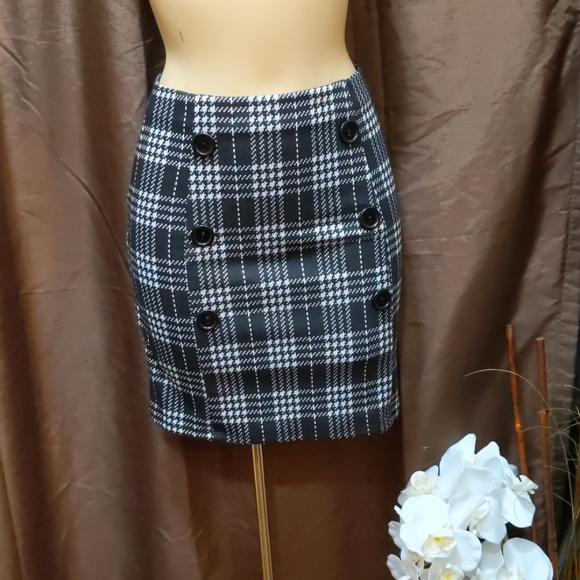Stretchy black and white plaid skirt - Picture 1 of 4